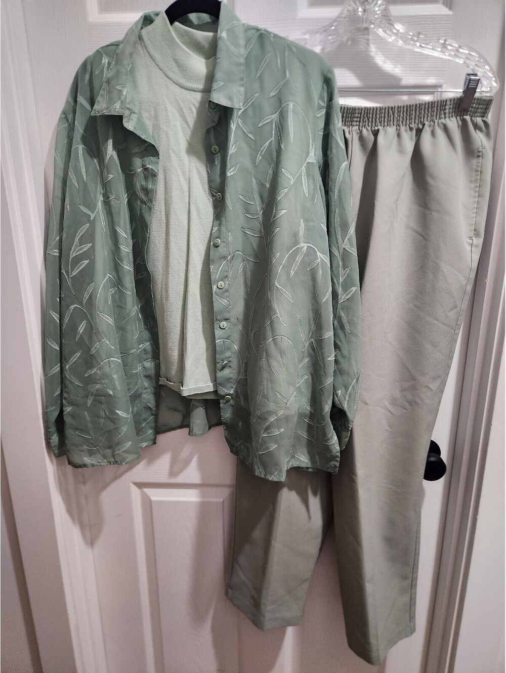 BonWorth Light Green 3 Piece Outfit Large - Sleeveless Top, Cardigan, Pants